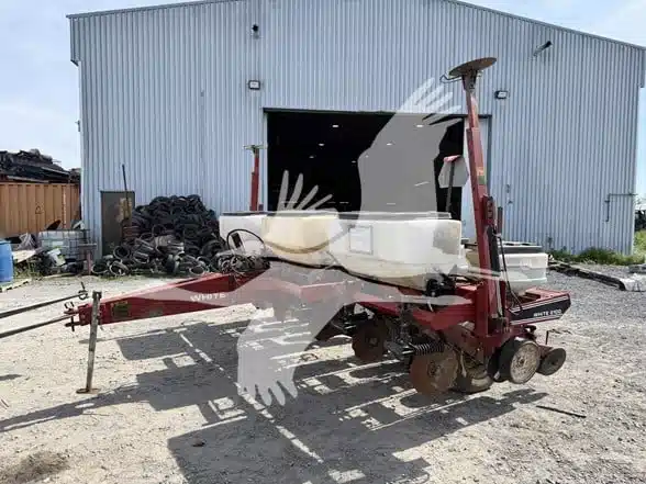 Gallery image 2 for Agco White 6100 Planter