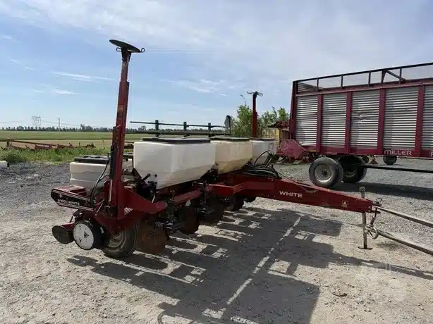 Gallery image 1 for Agco White 6100 Planter