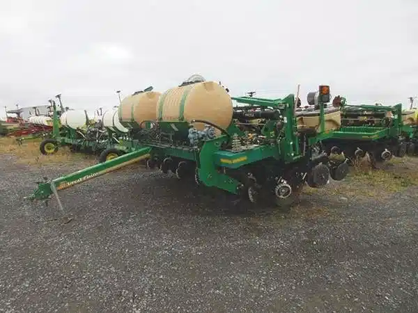 Gallery image 1 for 2012 Great Plains YP625A-12TR Planter