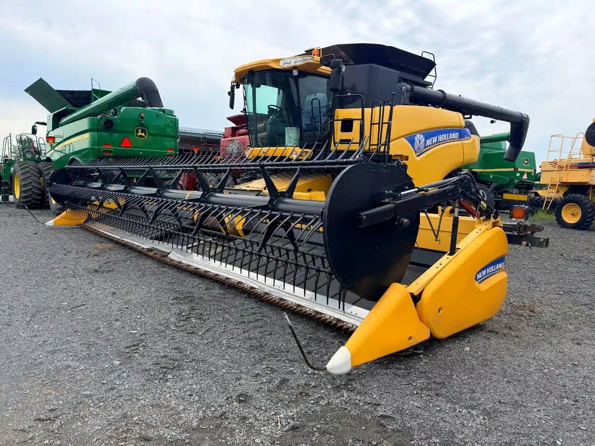 Photo de la Galerie 1 pour 2015 New Holland 880CF Nez - Toile/Tapis