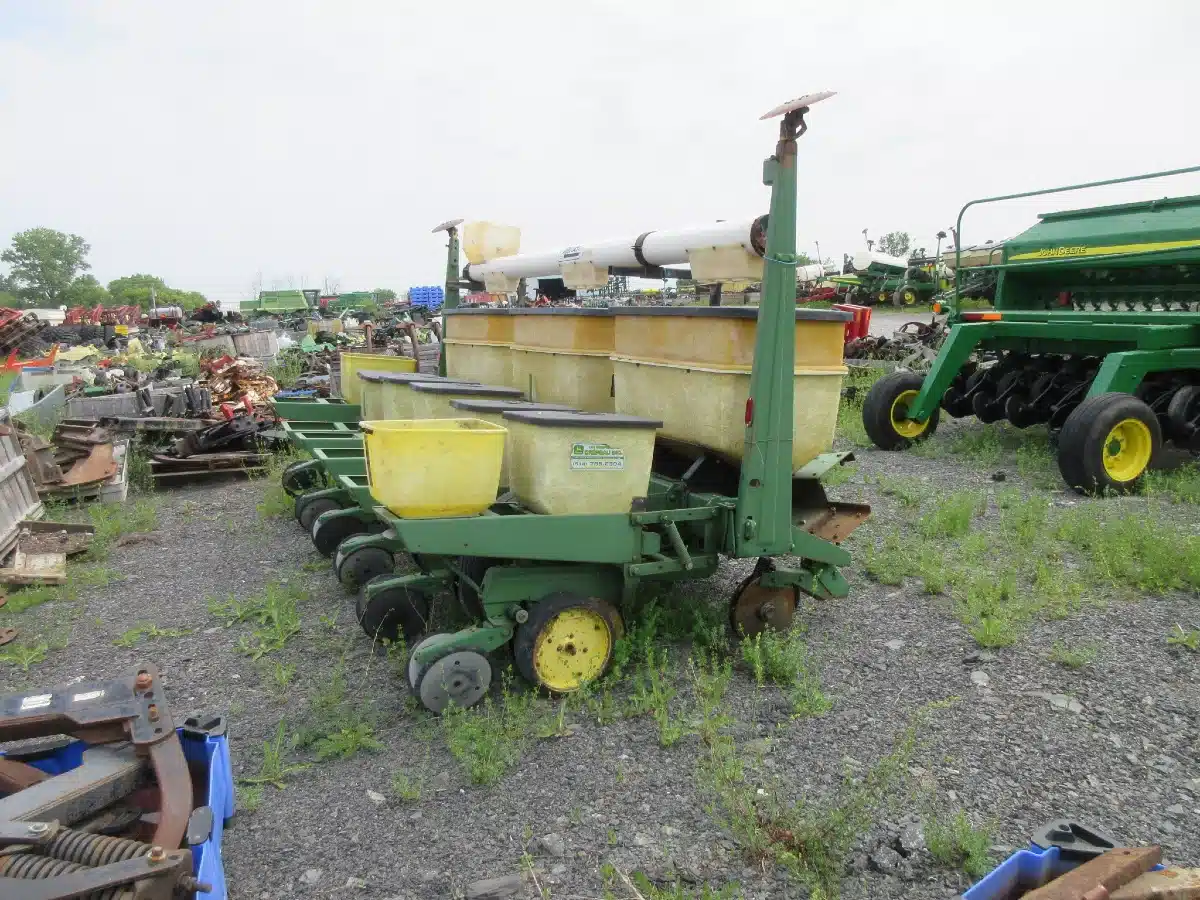 Gallery image 1 for John Deere 7000 Planter