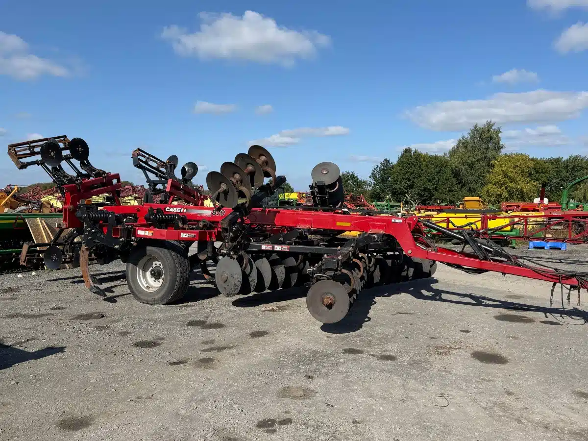 Gallery image 1 for Case IH ECOLO-TIGER 870 Disc Ripper