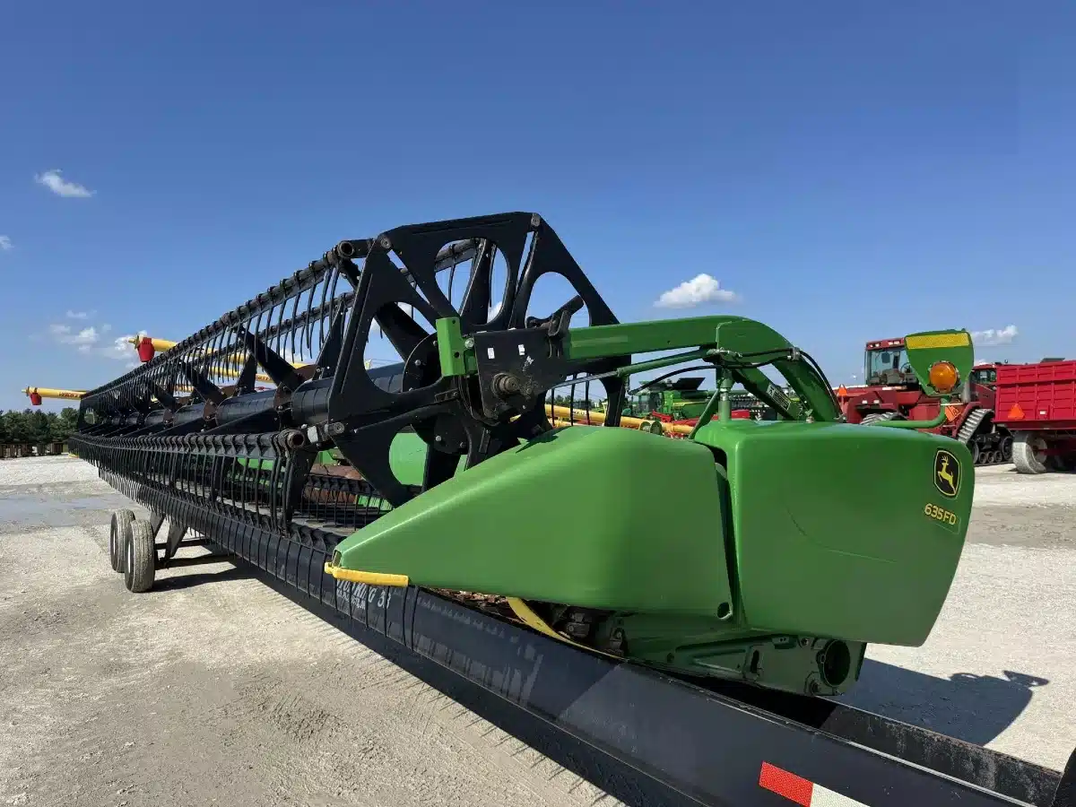 Gallery image 1 for 2013 John Deere 635FD Header - Draper