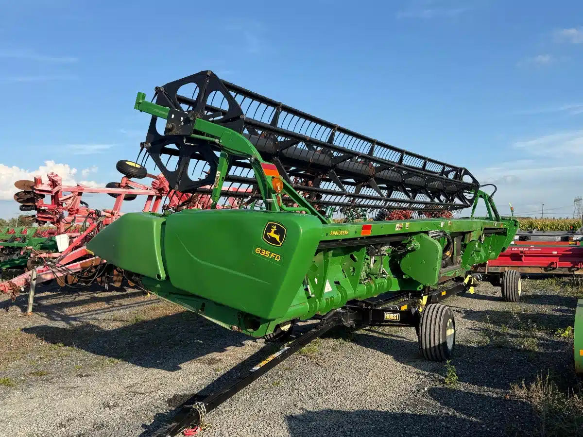 Gallery image 2 for 2013 John Deere 635FD Header - Draper
