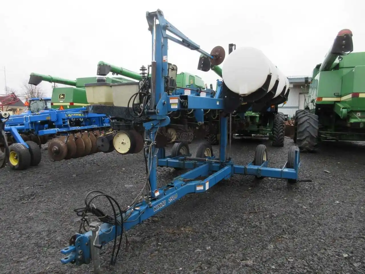 Gallery image 1 for Used Kinze 2500 Planter
