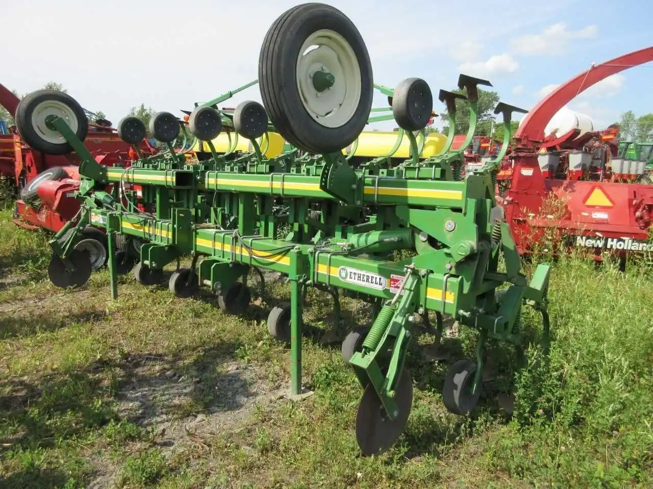 Gallery image 1 for Used 2700 Row Crop Cultivator