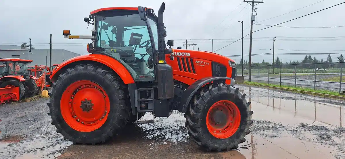 Gallery image 2 for Used 2020 Kubota M7-171 Tractor