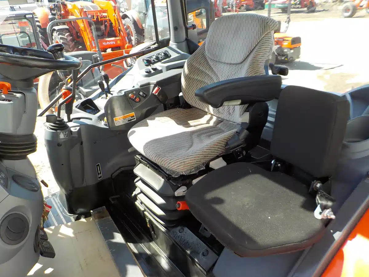 Gallery image 2 for 2018 Kubota M6-111DTCC-F Tractor