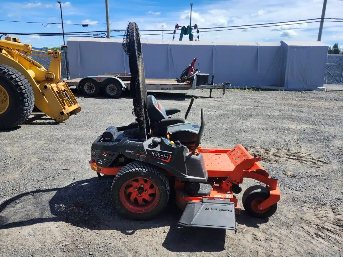 Gallery image 2 for Used 2024 Kubota Z242KH-48 Tractor