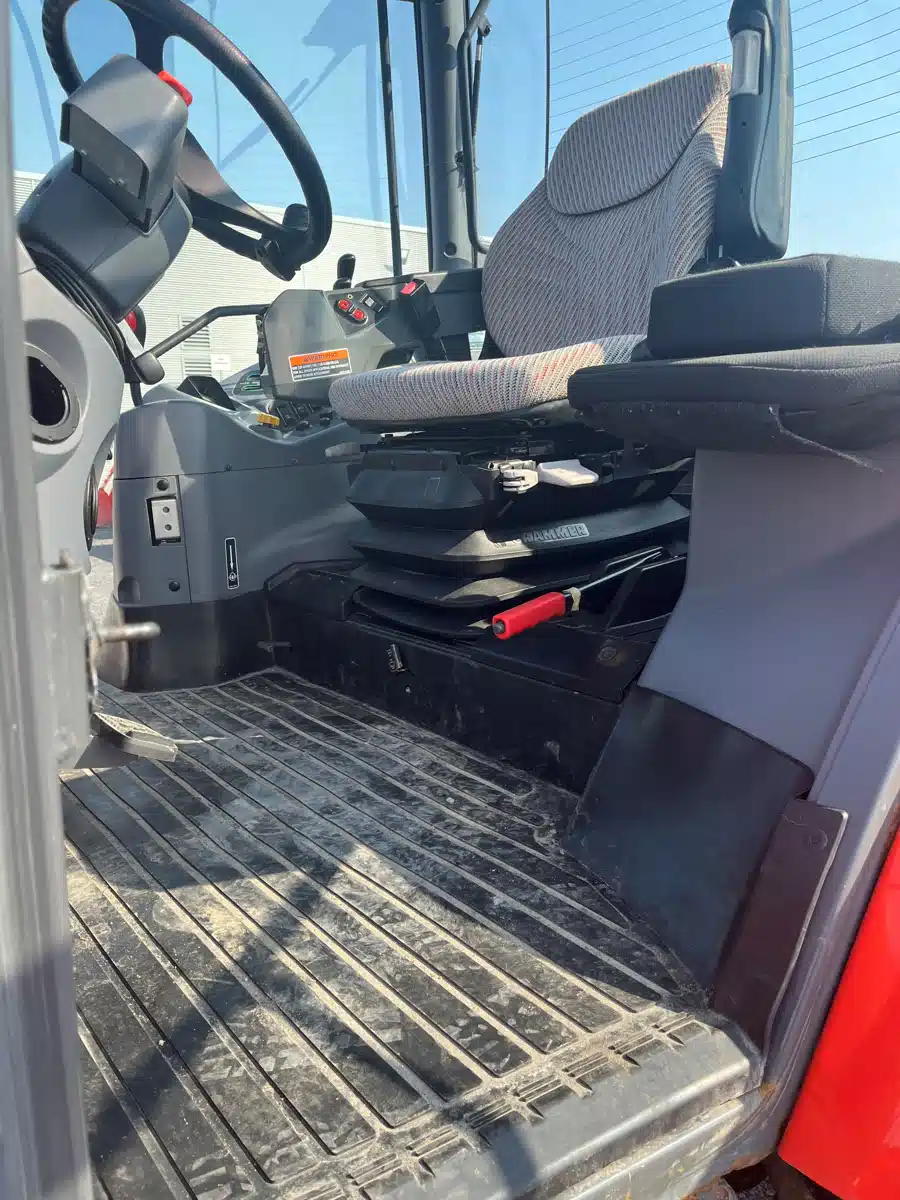 Gallery image 2 for Used 2018 Kubota M6-111DTCC-F Tractor