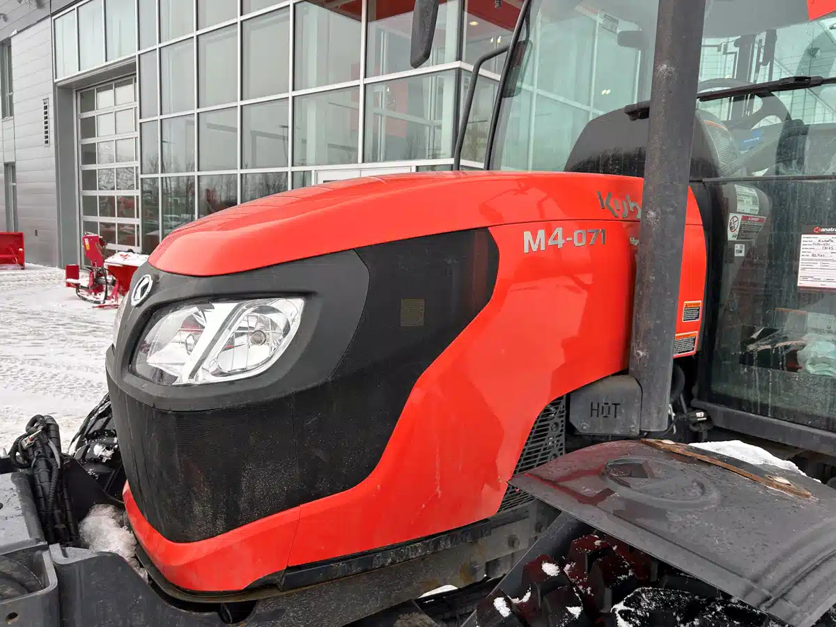 Gallery image 2 for Used 2022 Kubota M4D-071 Tractor