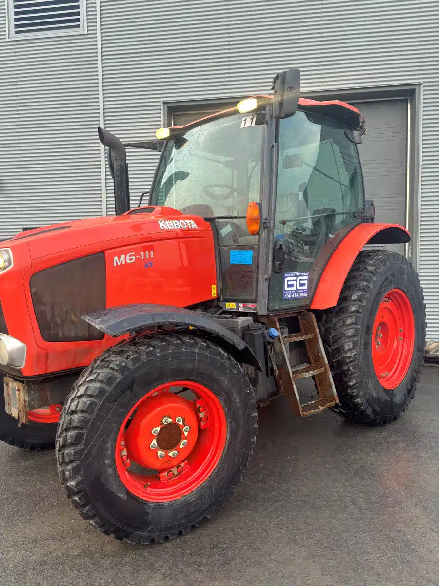 2017 Kubota M6-111DTCC-F Tractor