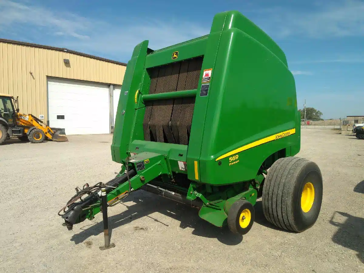 Gallery image 2 for Used 2014 John Deere 569 PREMIUM Round Baler