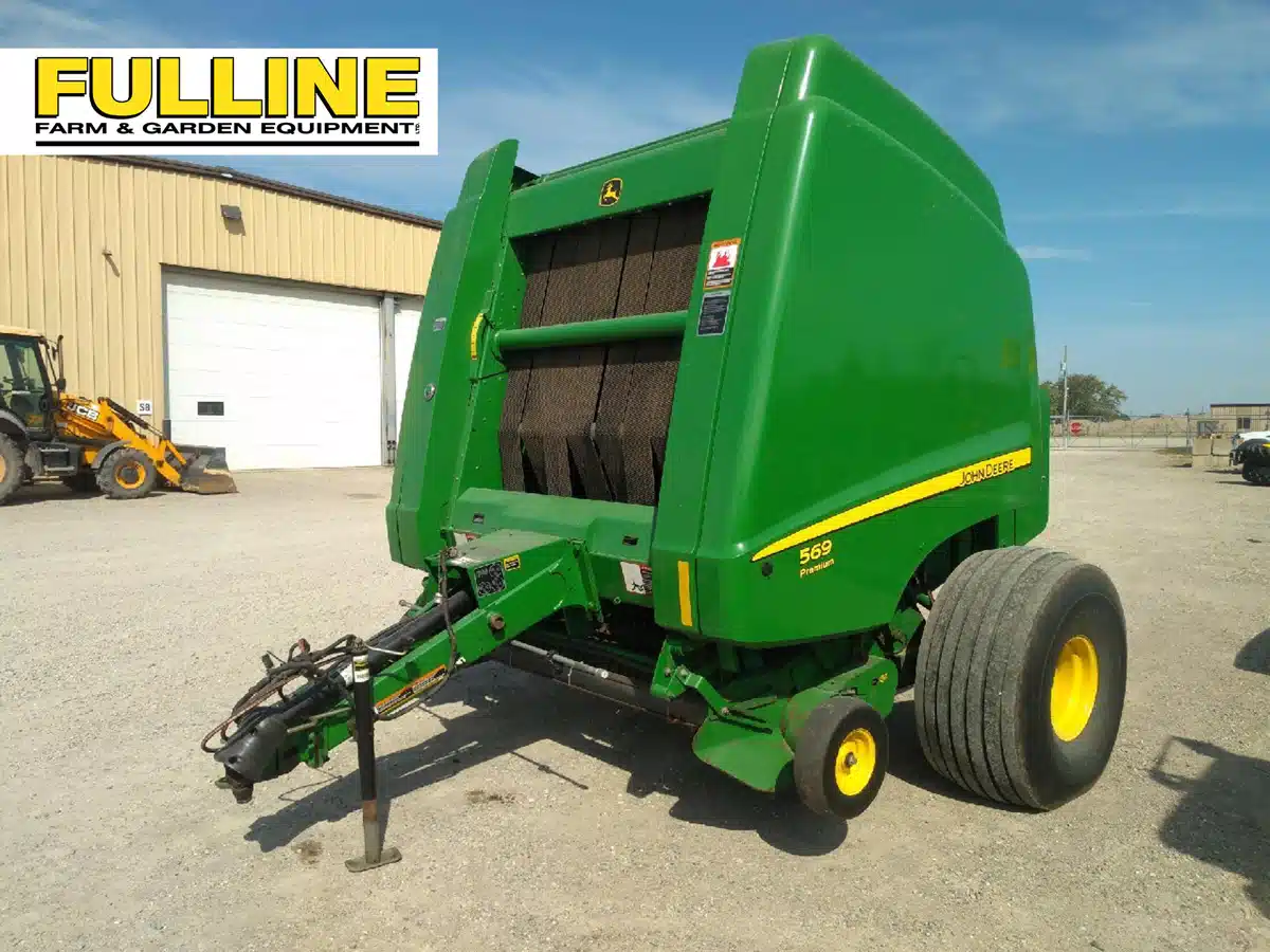 Gallery image 1 for Used 2014 John Deere 569 PREMIUM Round Baler