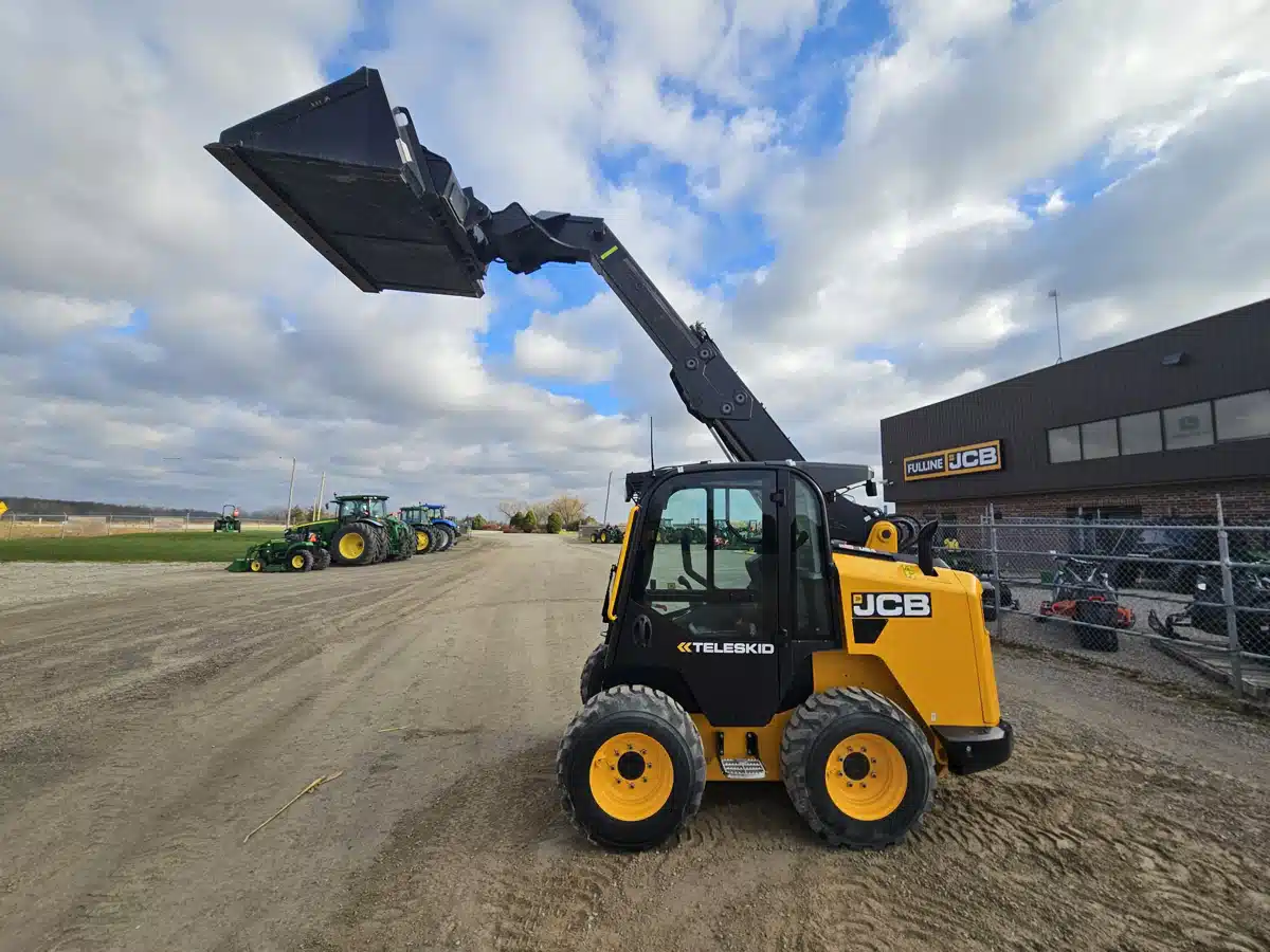 Gallery image 2 for Used 2024 JCB 3TS-8W Skid Steer