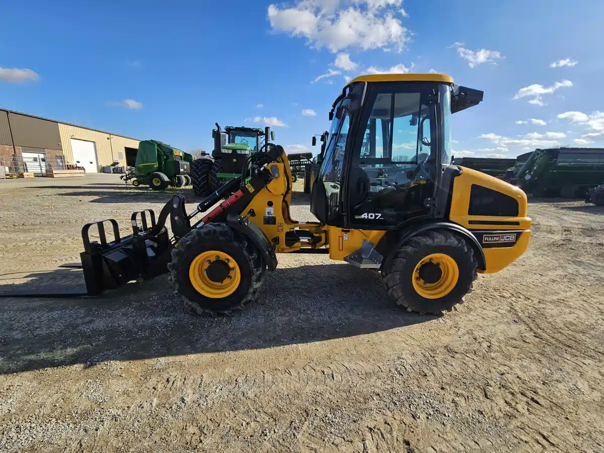 Gallery image 2 for Used 2022 JCB 407 AGRI Tractor Loader