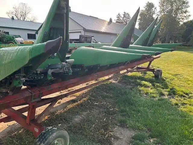 Gallery image 2 for Used 2009 John Deere 608C Header - Row Crop