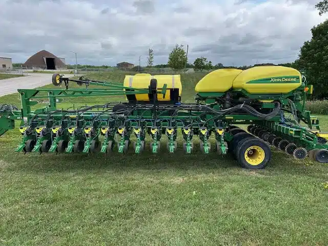 Gallery image 1 for Used 2015 John Deere DB60 Planter