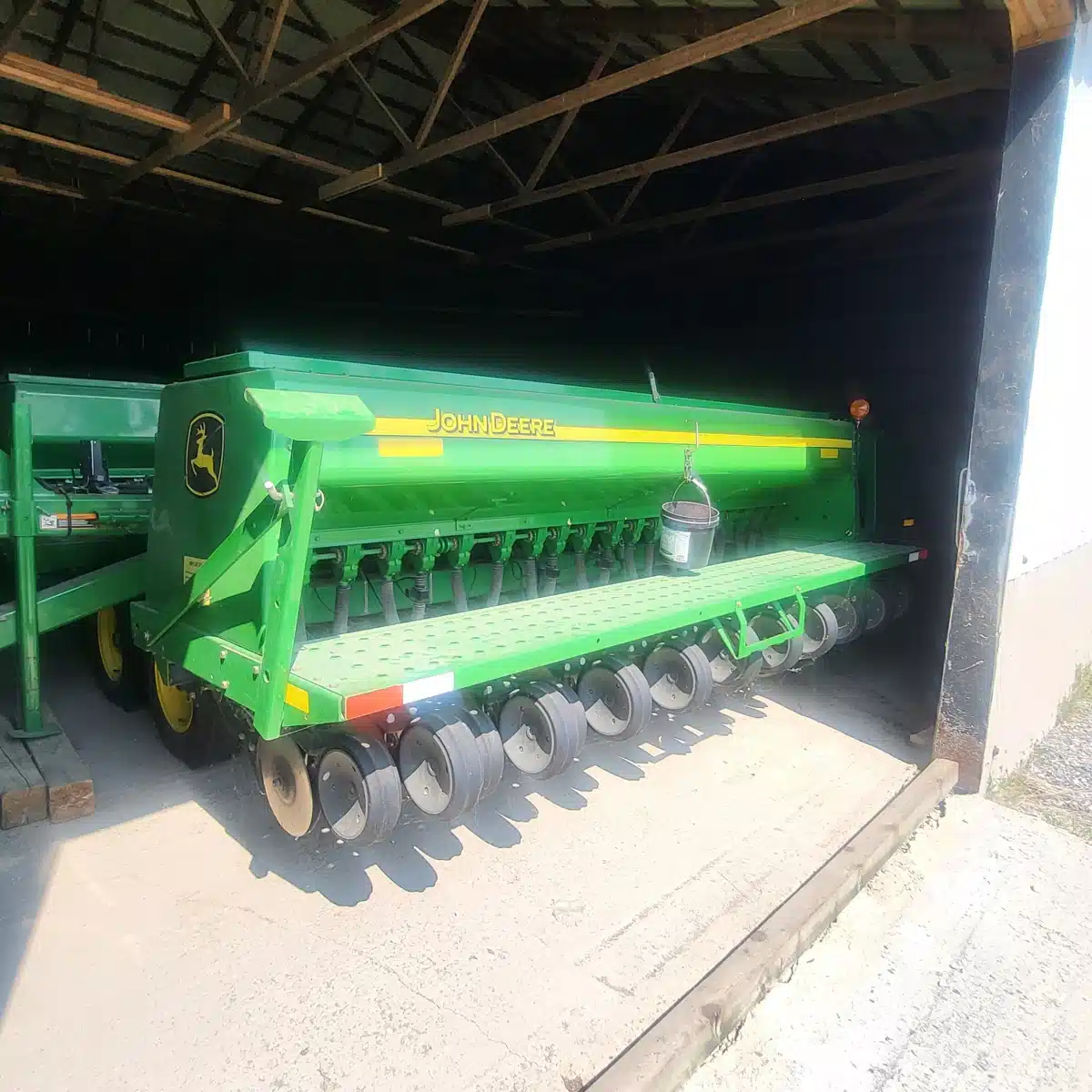 Gallery image 2 for Used 2009 John Deere 455 Drill