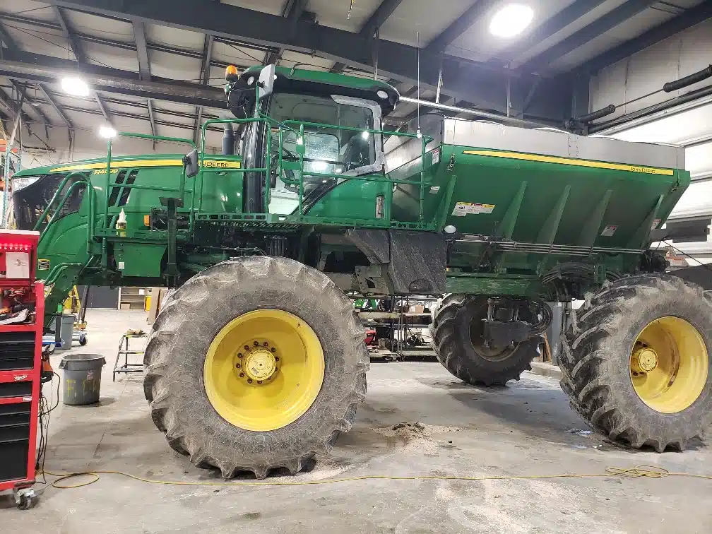 Gallery image 2 for Used 2015 John Deere R4038 Sprayer - Self Propelled