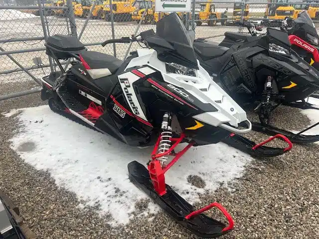 Gallery image 2 for 2015 Polaris SWITCHBACK 800 PRO-S Snowmobile