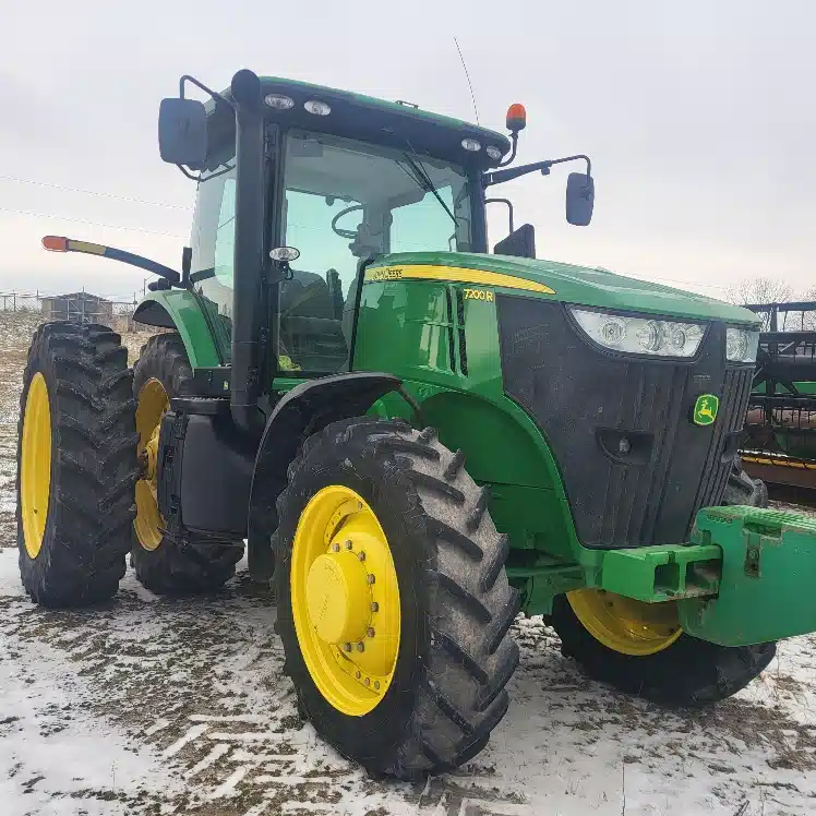 2013 John Deere 7200R Tractor