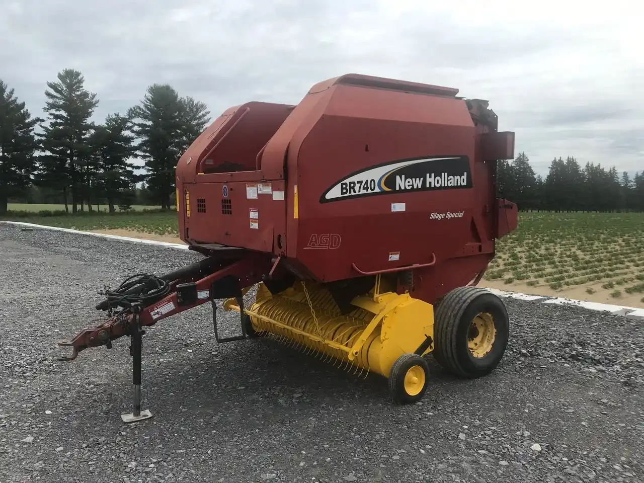 Gallery image 1 for Used New Holland BR740 Round Baler