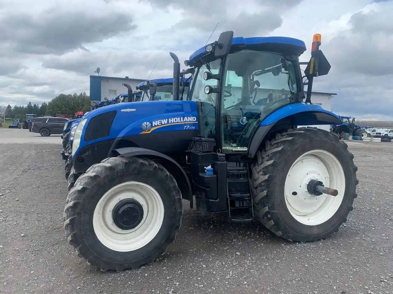 Gallery image 1 for Used 2015 New Holland T7.175 Tractor