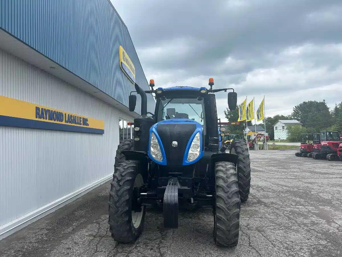 Gallery image 2 for Used 2017 New Holland T8.350 AUTO COMMAND Tractor