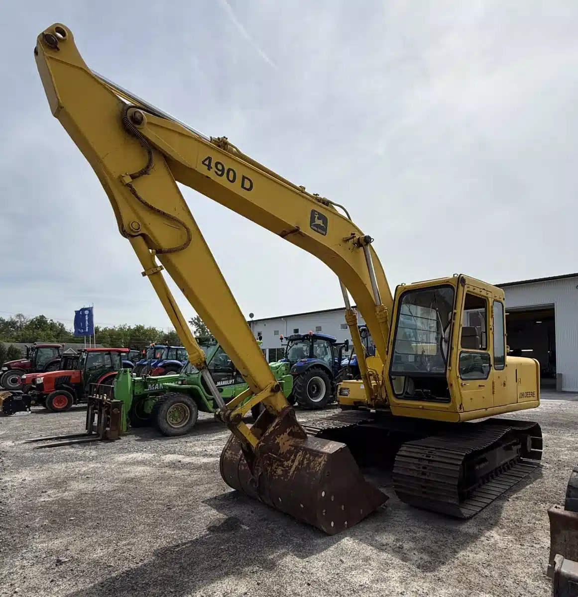 Gallery image 1 for John Deere 490E Excavator