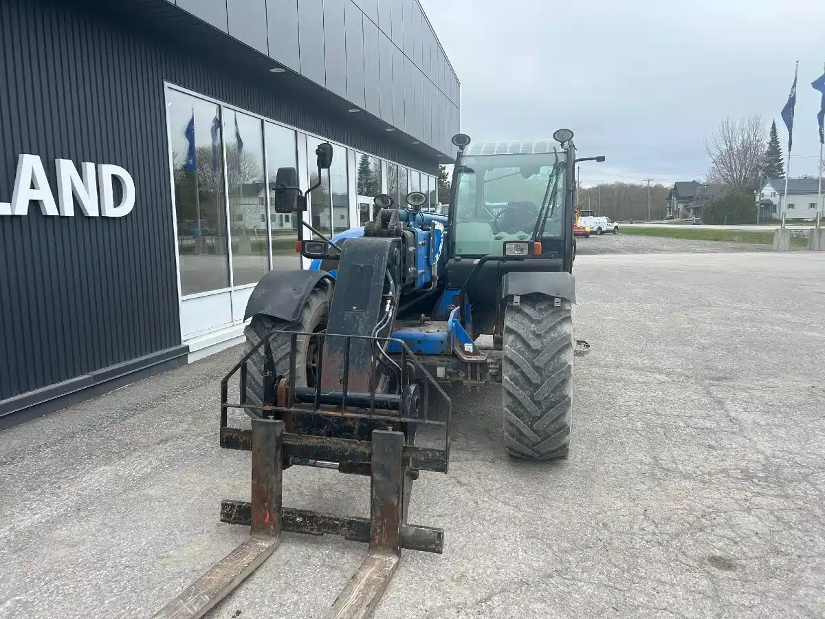 Gallery image 2 for 2014 New Holland LM9.35 TeleHandler