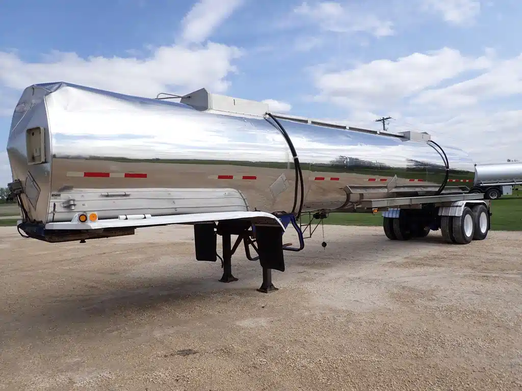 Used 1989 Bar-Bel Stainless Steel Tandem Trailer - Tanker