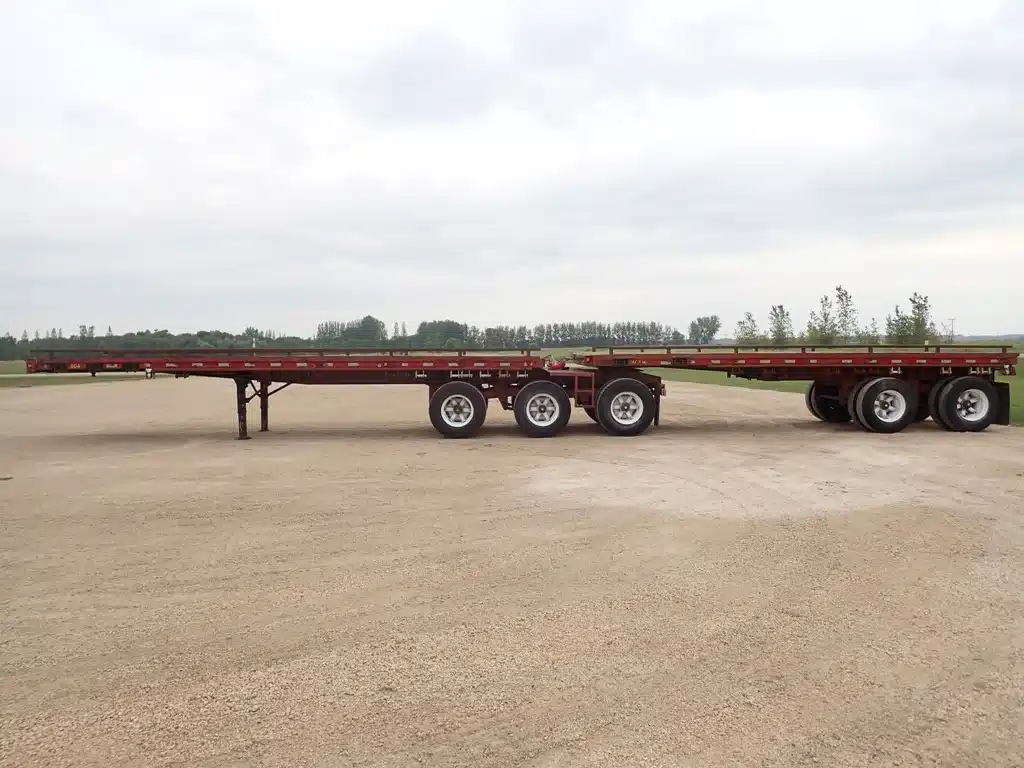 Gallery image 2 for Used 1988 Fruehauf 32/26FT Super B Trailer - Flat Deck
