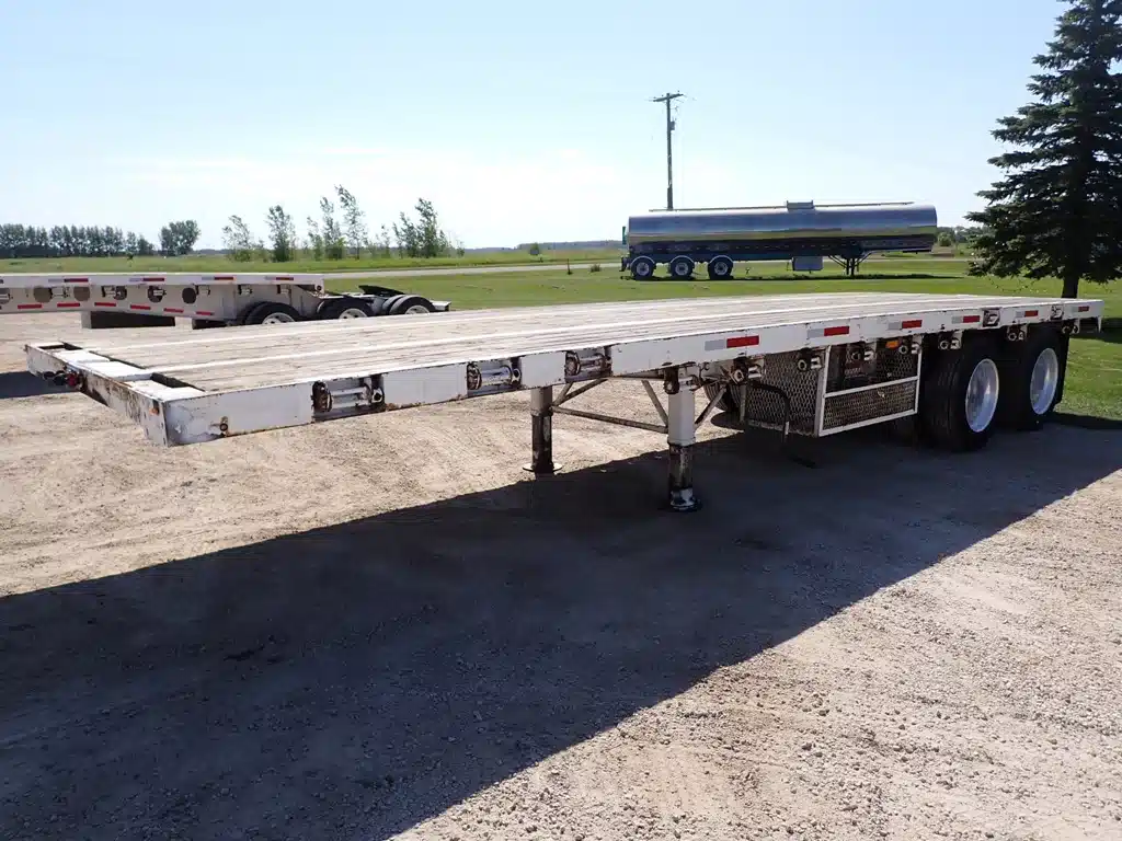 Image pour Usagé 1994 Magnum Trailer 28FT Super-B Pup Remorque - Plateforme