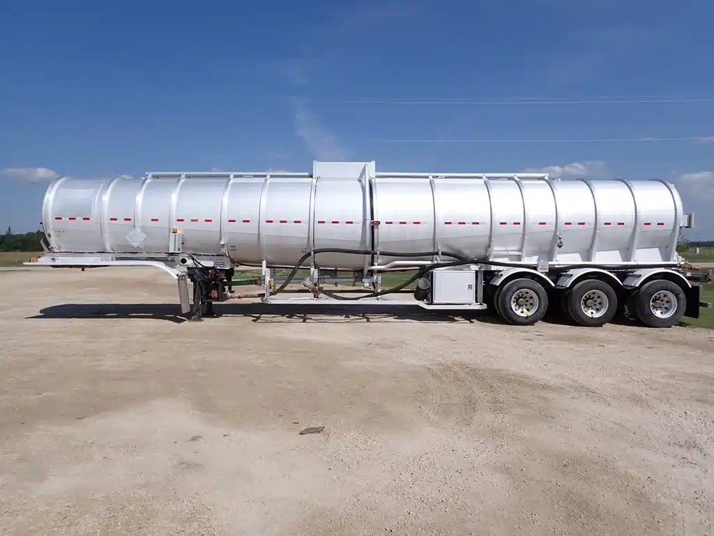 Gallery image 2 for Used 2010 Polar Tridem Aluminun Trailer - Tanker