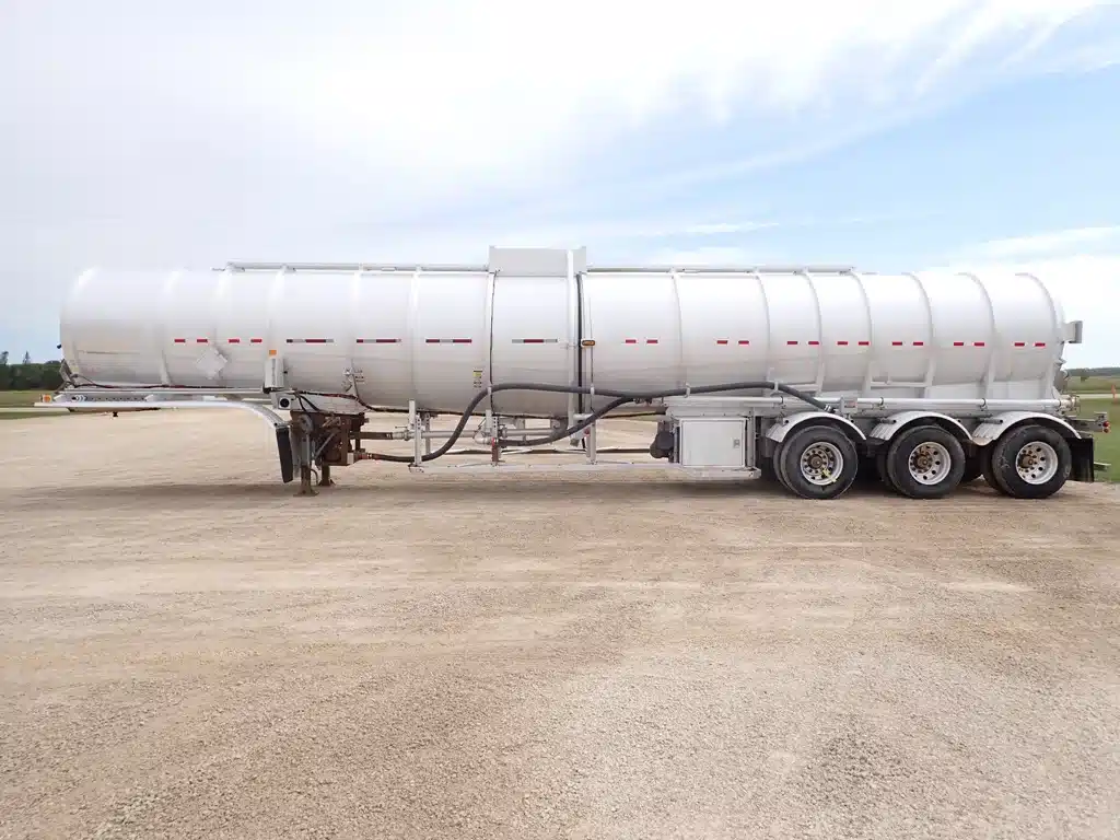 Gallery image 2 for Used 2009 Polar Tridem Aluminun Trailer - Tanker
