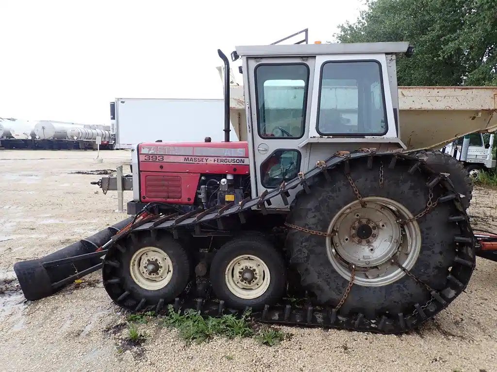 Gallery image 2 for Used 1992 Massey Ferguson 393 Tractor