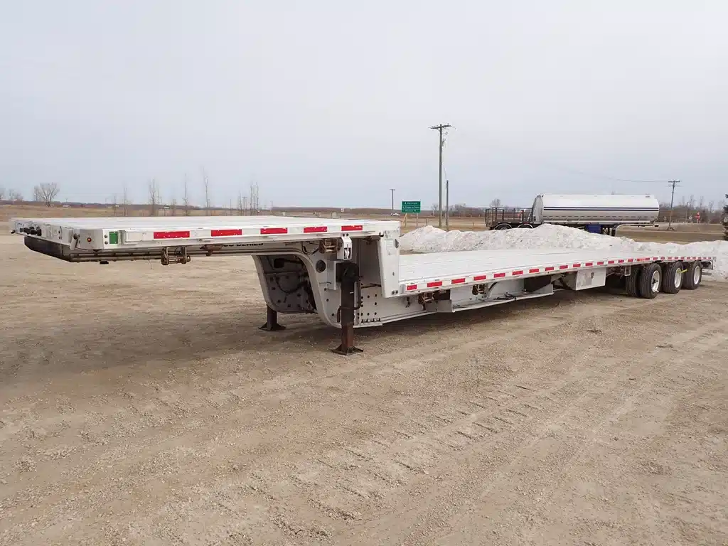 Gallery image 1 for Used 2020 Trail King 53' Tridem Aluminum Lo-Pro Trailer - Step Deck