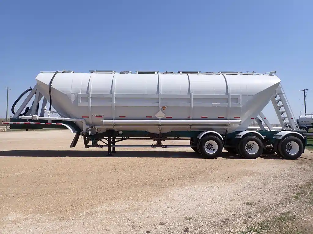 Gallery image 2 for Used 1983 King 2250 CuFt Tridem Trailer - Pneumatic