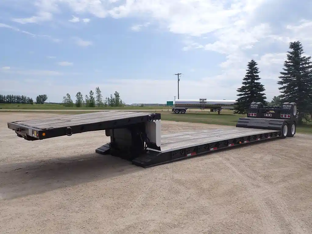 Gallery image 1 for Used 2012 XL Specialized 43Ton Tandem w/pin on 3rd RGN Trailer - Lowbed