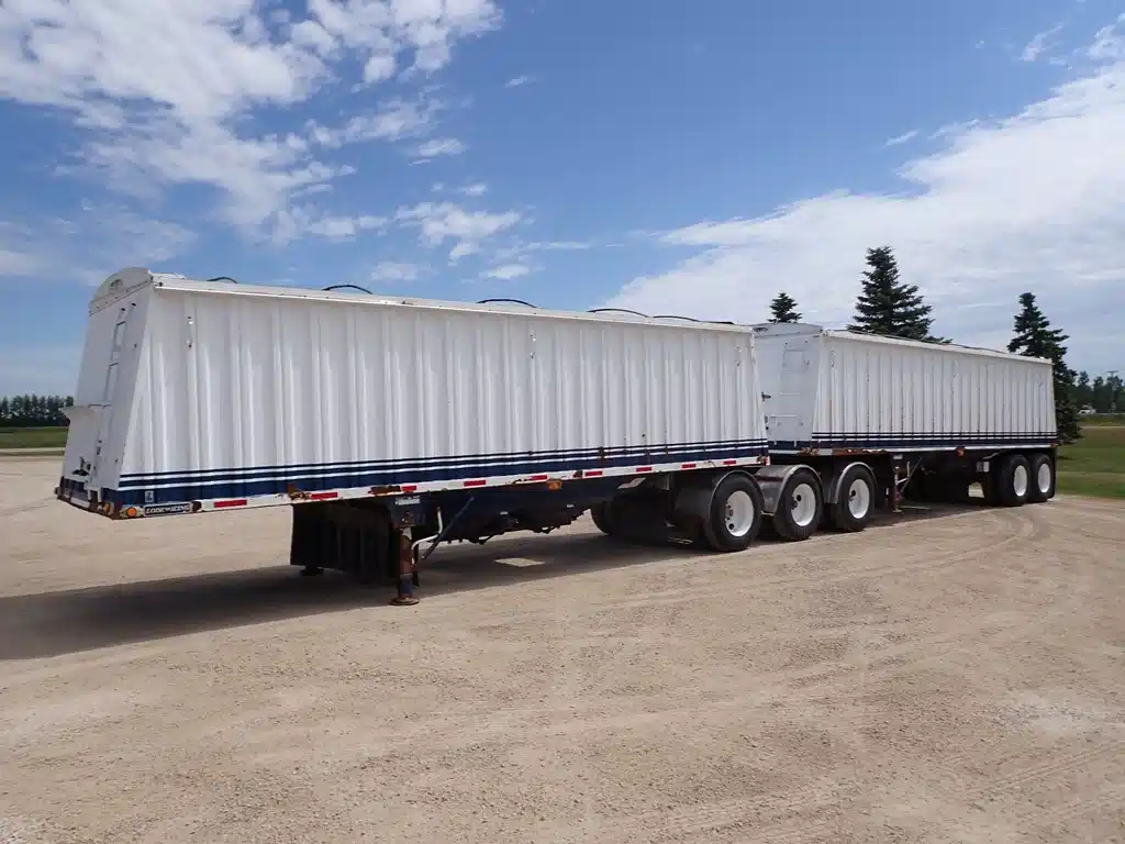 Gallery image 1 for Used 1997 Lode King 32/28FT Super-B Trailer - Grain