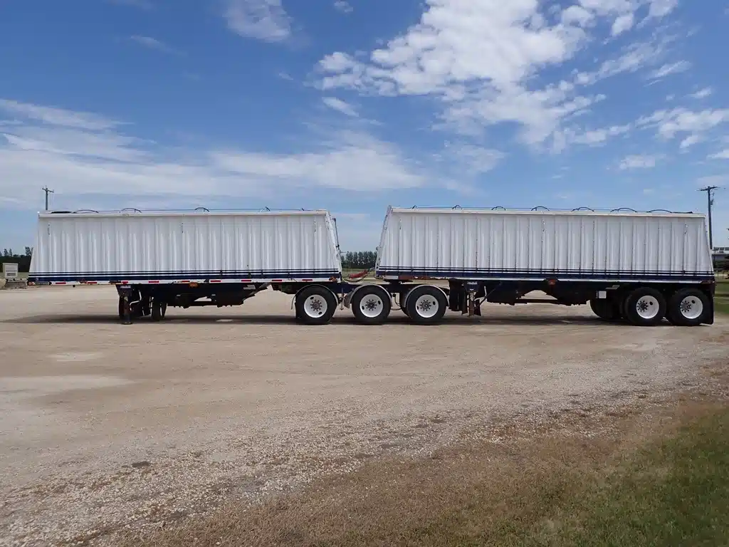 Gallery image 2 for Used 1997 Lode King 32/28FT Super-B Trailer - Grain