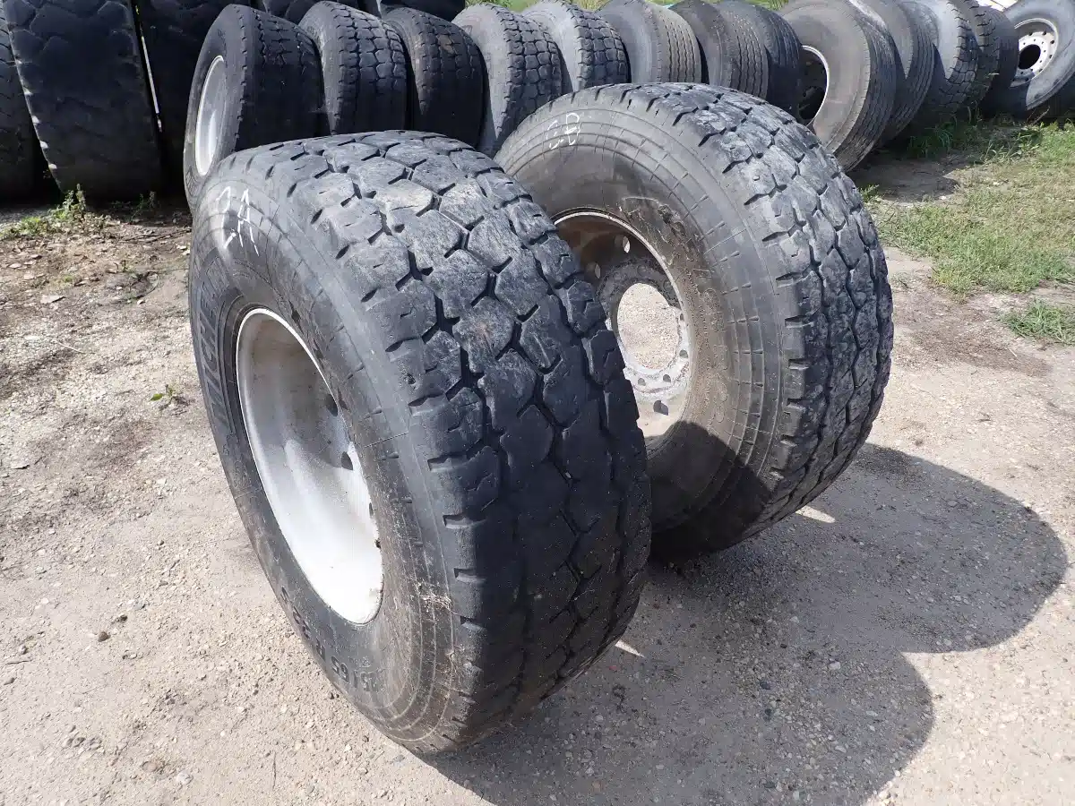 Gallery image 1 for Michelin 425/65R22.5 Super Singles Tires & Rims