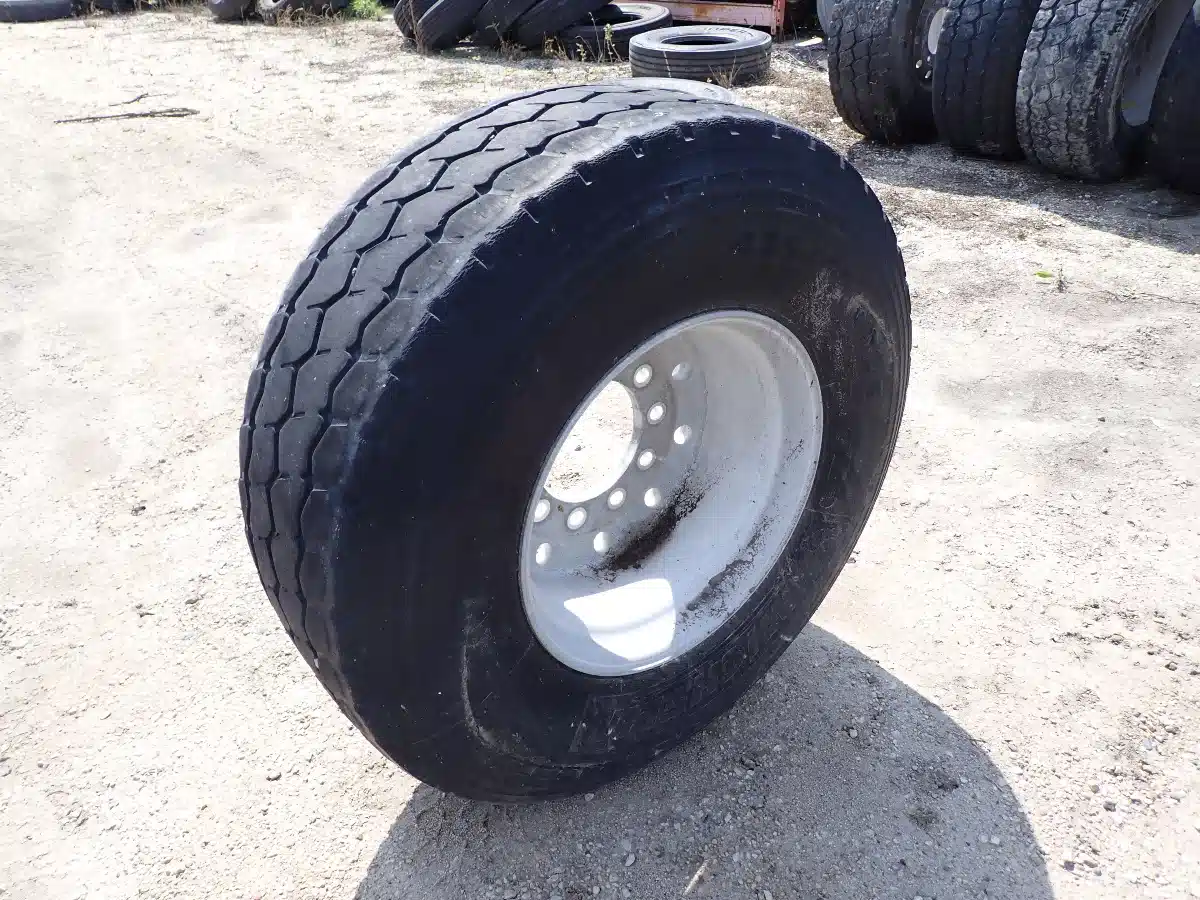 Gallery image 1 for Used Michelin 425/65R22.5 Super Single Tires & Rims
