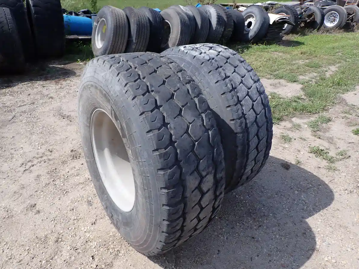 Gallery image 1 for Used Michelin 425/65R22.5 Super Single Tires & Rims