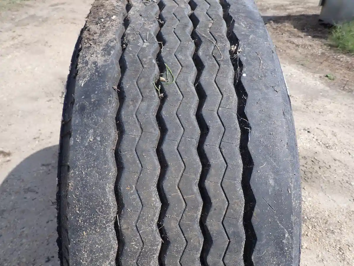 Gallery image 2 for Used Michelin 425/65R22.5 Super Single Tires & Rims