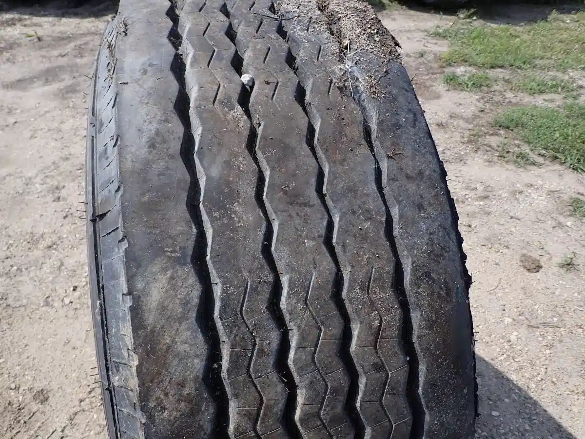Gallery image 2 for Michelin 425/65R22.5 Super Single Tires & Rims