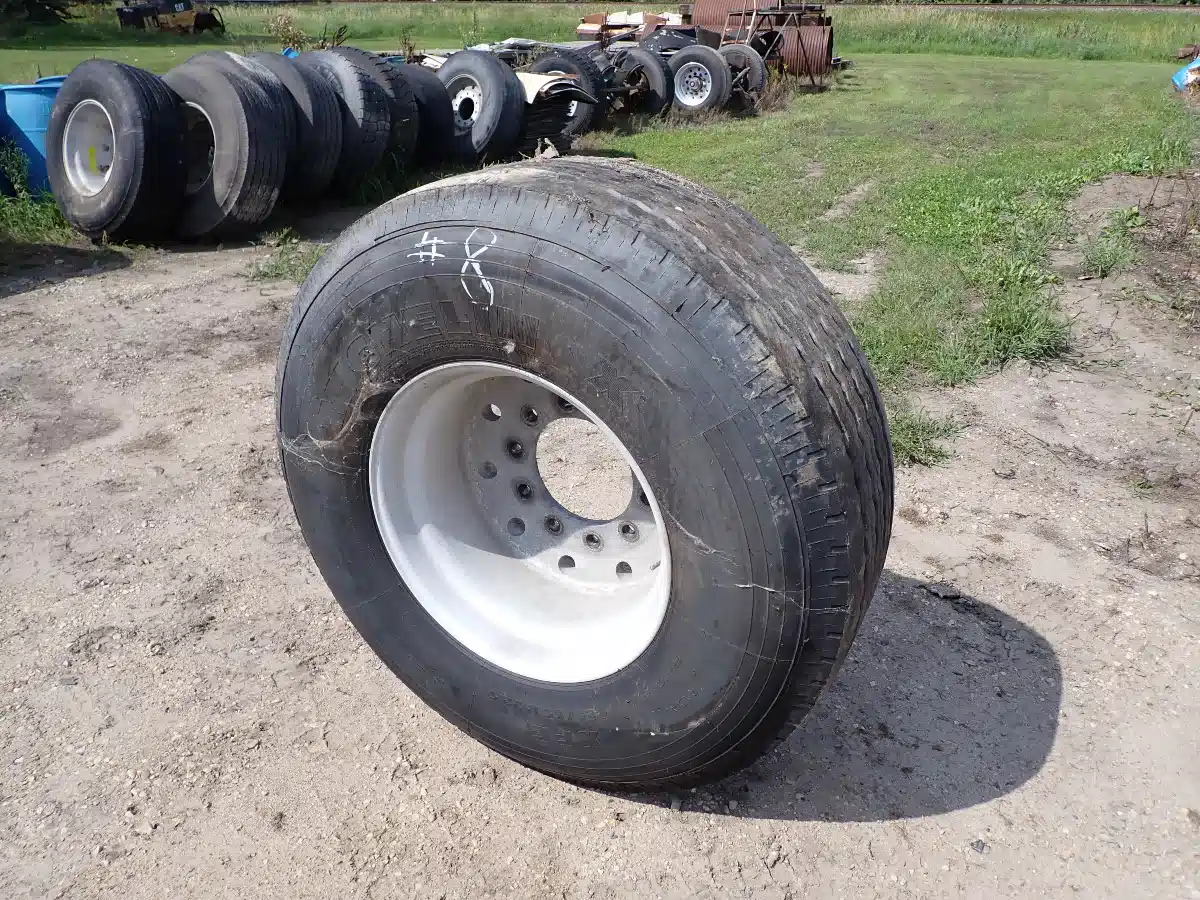Gallery image 1 for Michelin 425/65R22.5 Super Single Tires & Rims