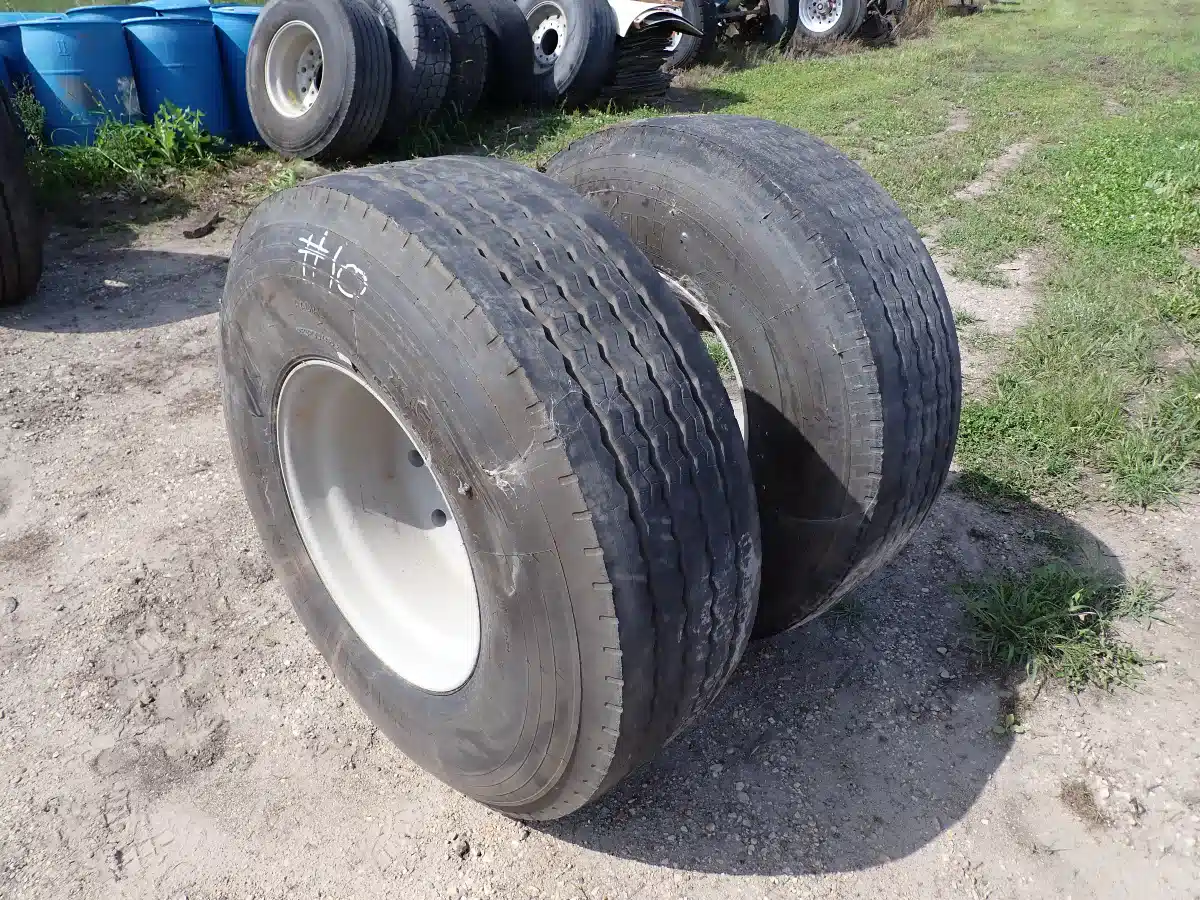 Gallery image 1 for Used Michelin 425/65R22.5 Super Singles
