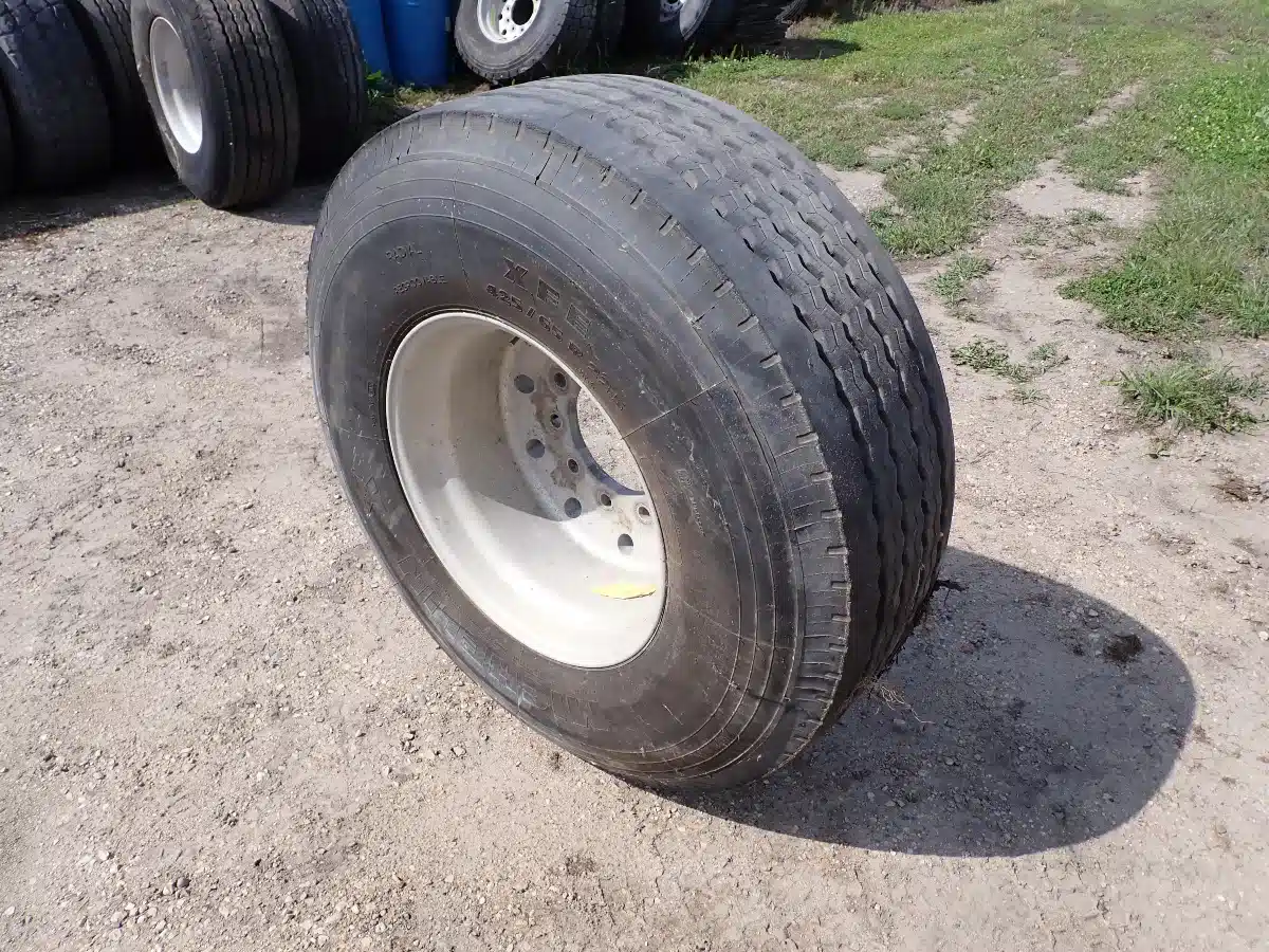 Gallery image 1 for Used Michelin 425/65R22.5 Super Single Tires & Rims